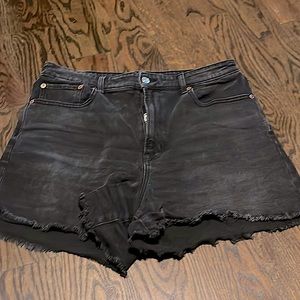 American Eagle Highest Boyfriend Short